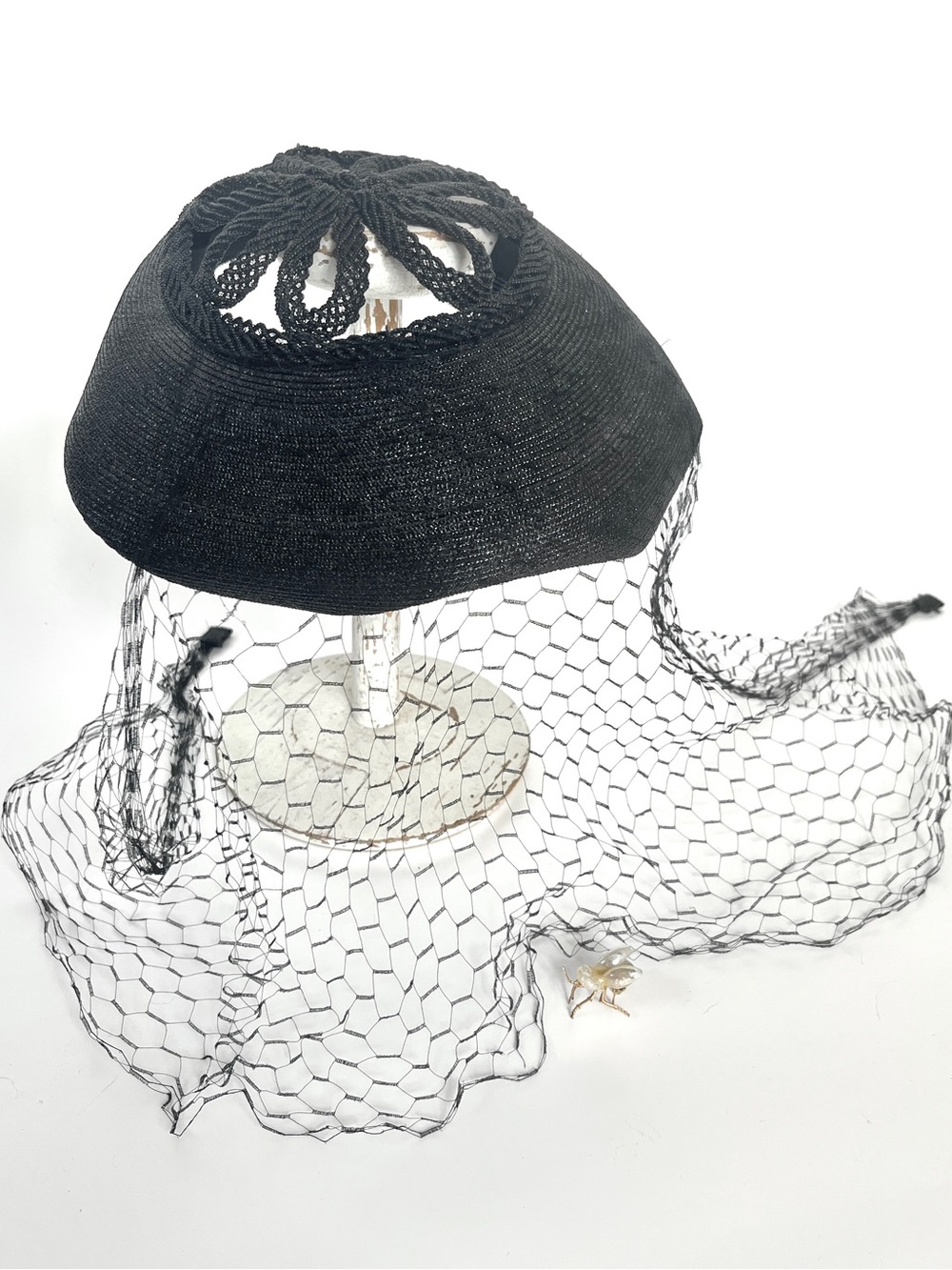 Vintage 1950s Facinator w Veil Bumble Bee Accessory Dark Acedemia Goth Church